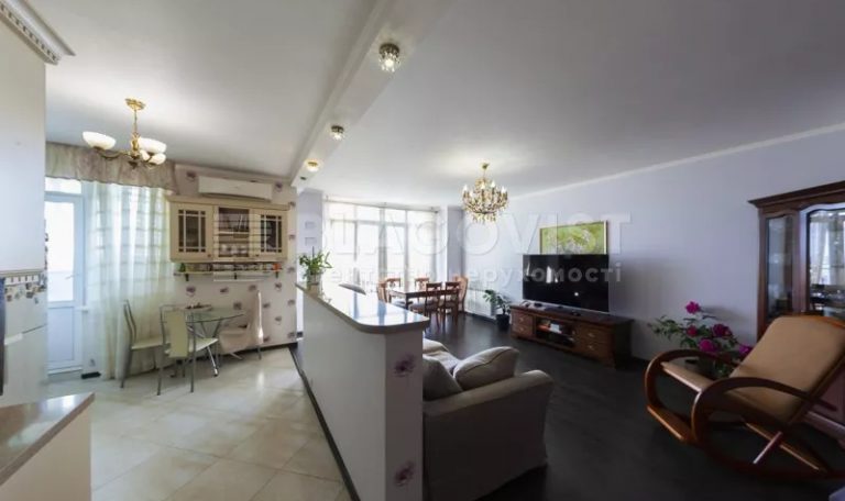 דירה פנורמית 4 חדרים – 95 מ"ר – מרכז קייב